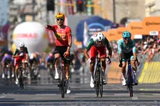Thumbnail for article: Dversnes verrast sprintploegen en wint etappe 15 Giro d’Italia 2026