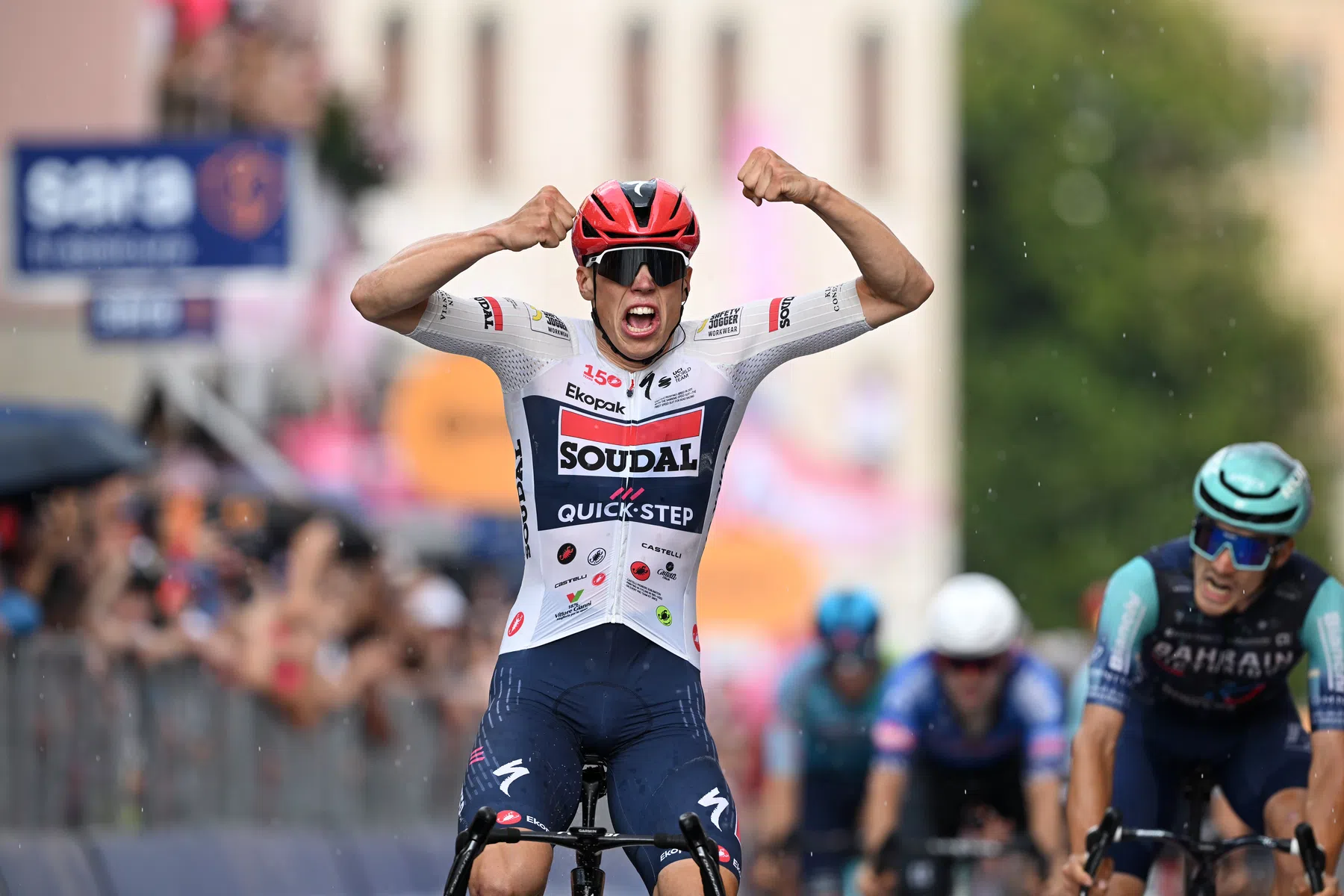 Paul Magnier sprint naar derde ritzege 18e etappe Giro d'Italia