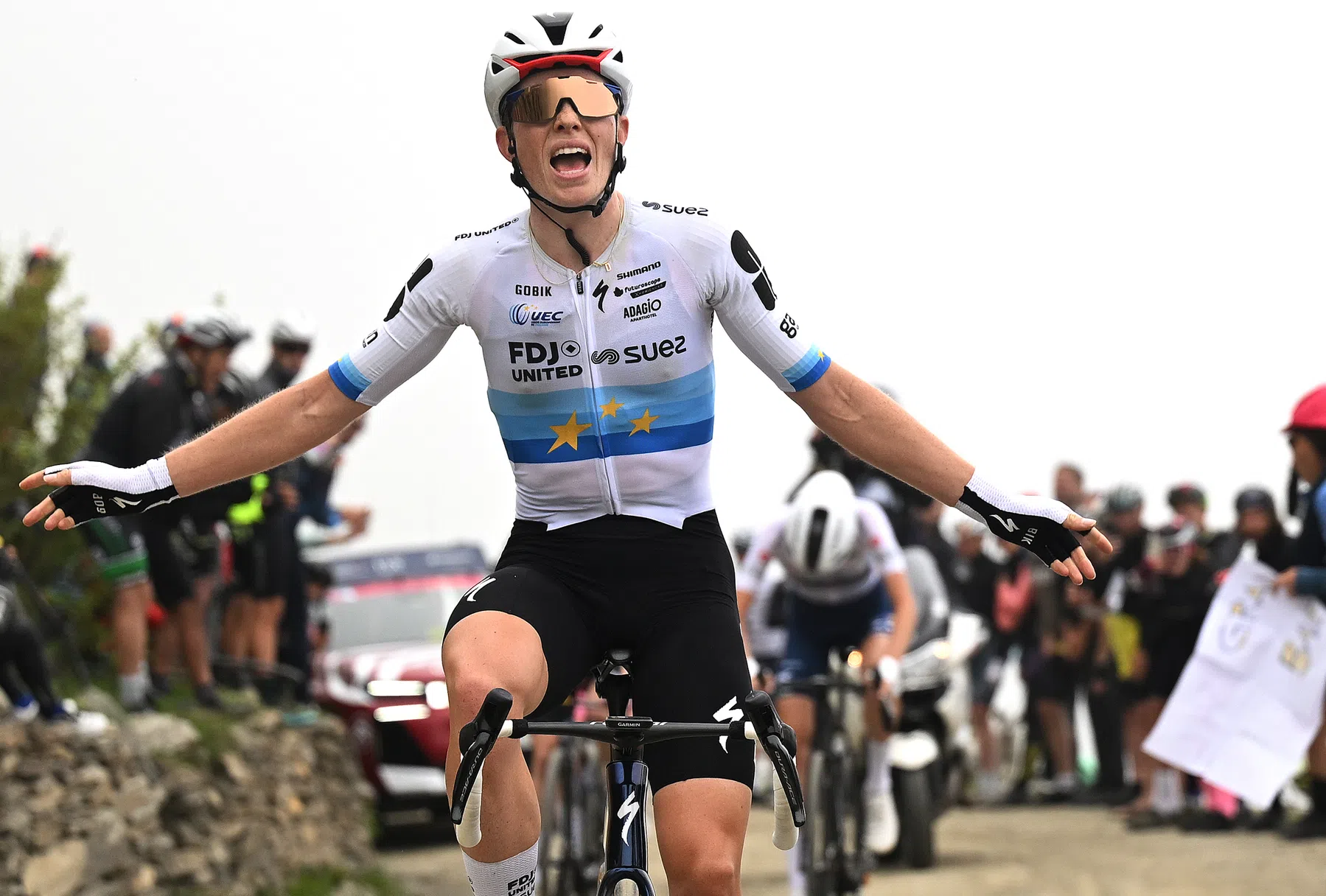 Demi Vollering wint ingekorte rit naar Finestre etappe 8 Giro d'Italia Women 2026