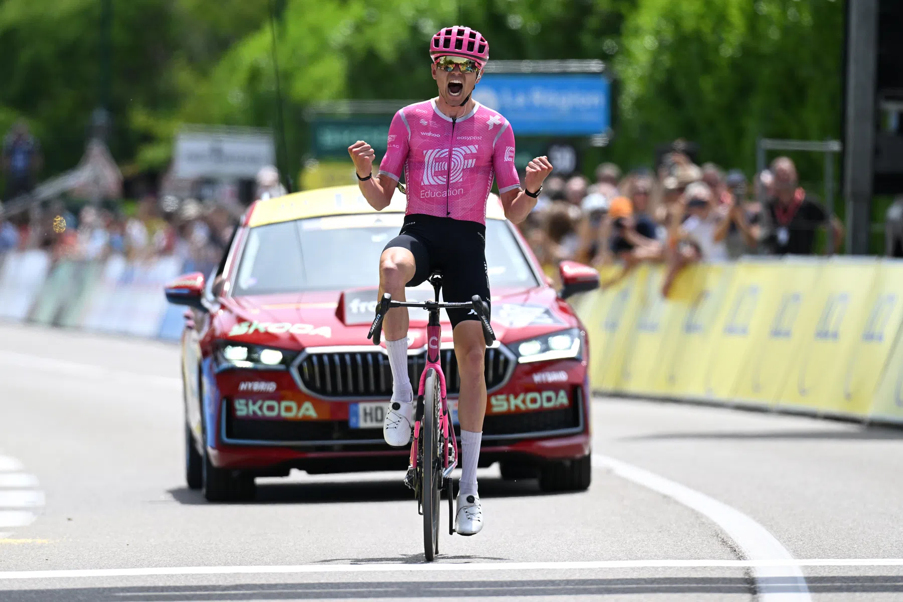 Alex Baudin wint vanuit kopgroep etappe 1 Tour Auvergne-Rhone-Alpes