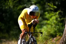 Thumbnail for article: Pogacar klopt Van der Poel met 0,3 seconde in bloedstollende tijdrit