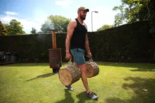 Thumbnail for article: De meest onderschatte krachtoefening: De farmer walk
