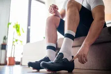 Thumbnail for article: Gevoelloze tenen tijdens het fietsen? Dit kun je eraan doen