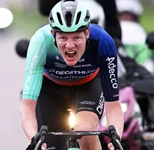 Thumbnail for article: Daan Hoole ‘’Het zal veel op kop rijden worden voor Paul Seixas"
