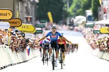 Thumbnail for article: Tour de France 2026: Van der Poel sprint naar indrukwekkende ritzege in etappe 9
