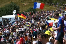 Pogačar wint etappe 14 Tour de France 2026: vierde ritzege na waanzinnige finale