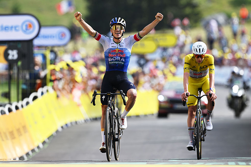 Remco Evenepoel profiteert optimaal van drama rond Vingegaard en sprint naar winst