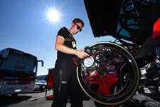 Thumbnail for article: Hoe vaak krijgen Tourrenners eigenlijk nieuwe banden?