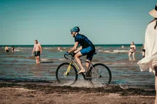 Thumbnail for article: Fietsen in de hitte: deze taurine-hack verlaagt je warmteopslag met 72%