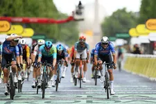 Thumbnail for article: Van der Poel boekt onmogelijke zege in slotrit, Tour eindigt met vuurwerk