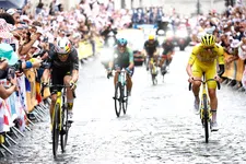 Thumbnail for article: Hoe laat en waar schakel je in voor de laatste Touretappe?