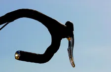 Thumbnail for article: Waarom is het stuur van een racefiets krom? De echte reden verrast je