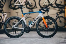 Thumbnail for article: CUBE lanceert vernieuwde Collectie voor 2027: van aero-racer tot e-bike
