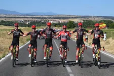 Thumbnail for article: Hoe laat en waar schakel je in voor de eerste rit van La Vuelta 2026?