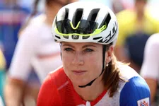 Thumbnail for article: Annemiek van Vleuten: Een koers win je niet alleen met je benen