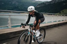Thumbnail for article: Assos lanceert EQUIPE ThermoBooster P1 voor wisselende weersomstandigheden