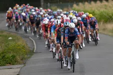 Thumbnail for article: Waarom je nooit traint om in een peloton te rijden: tot een val je dwingt
