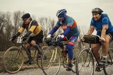 Thumbnail for article: Hoeveel uur fietsen is genoeg? Dit is de norm per leeftijd (40, 50, 60, 70+)