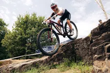 Thumbnail for article: Sina Frei pakt wereldtitel mountainbike, Puck Pieterse grijpt net naast podium