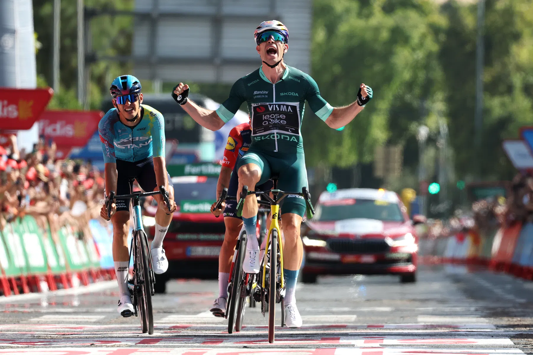 Wout van Aert wint ingekorte etappe 15 Vuelta 2026 na geweldige finale