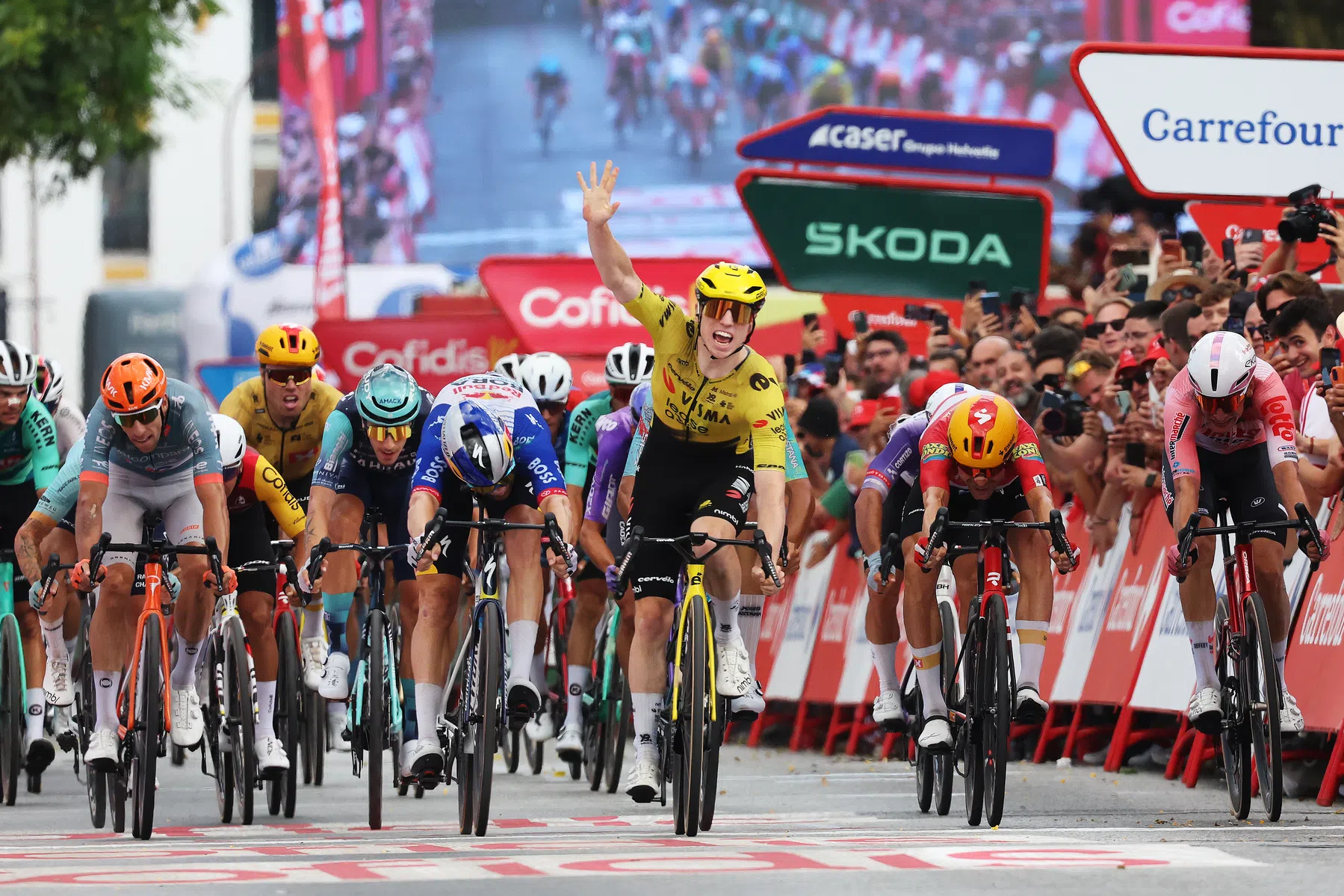 Matthew Brennan voltooid kwintet in Sevilla tijdens etappe 17 Vuelta a España 2026