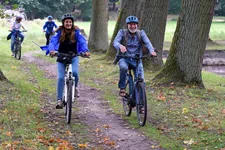 E-bike in de herfst: zo gaat je accu langer mee
