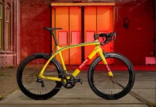 Thumbnail for article: Waarom een racefiets met velgremmen nu een koopje kan zijn
